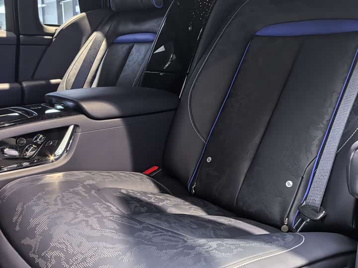 Фото 12 - Rolls-Royce Cullinan