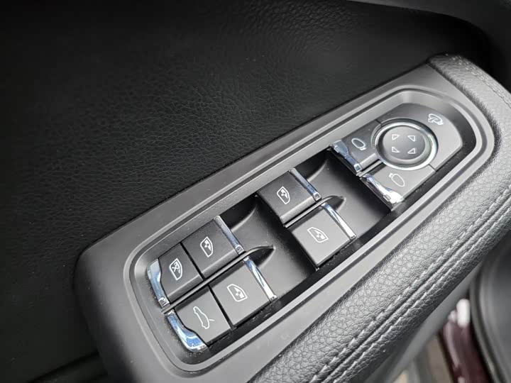 Фото 12 - Porsche Macan