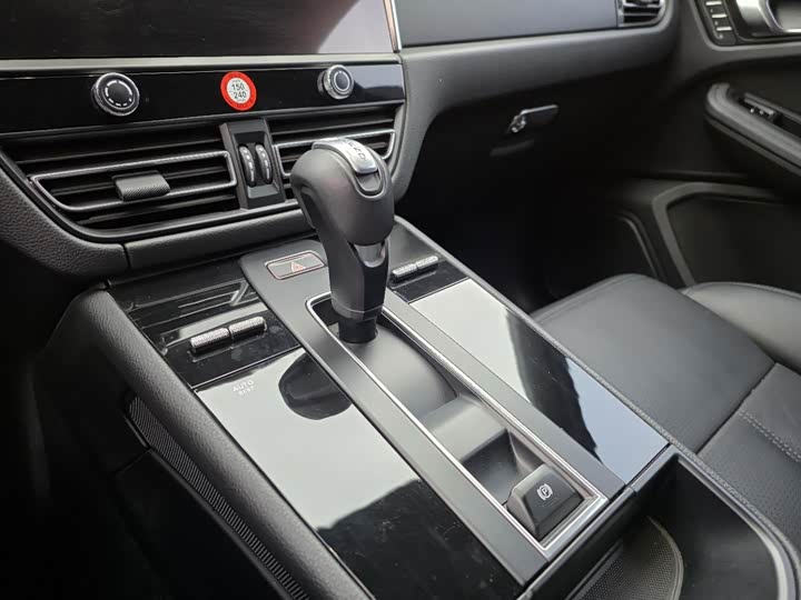 Фото 13 - Porsche Macan