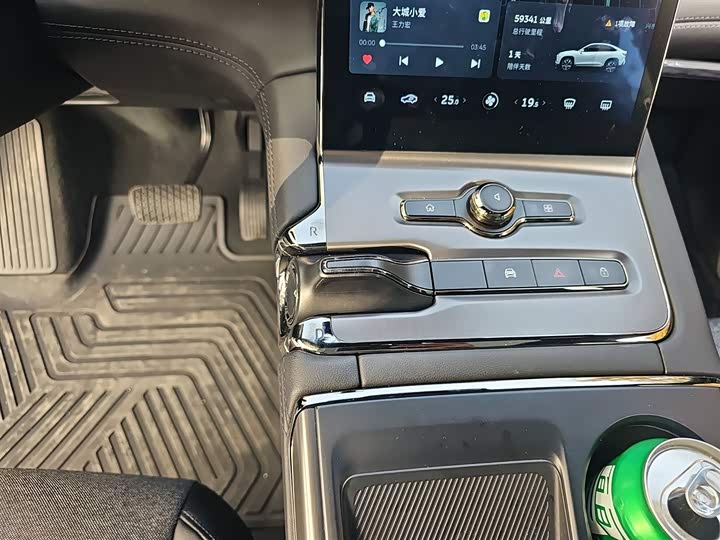 Фото 14 - Nio EC6