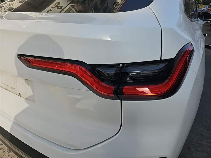 Фото 8 - Nio EC6