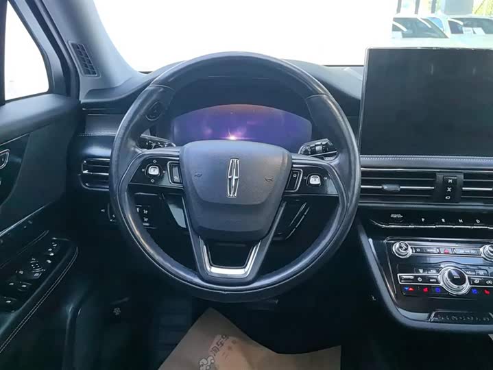 Фото 15 - Lincoln Corsair