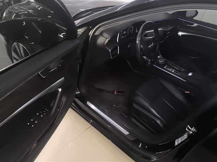 Фото 16 - Audi A6L