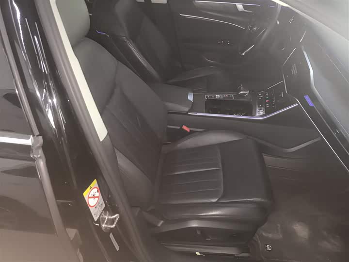 Фото 25 - Audi A6L