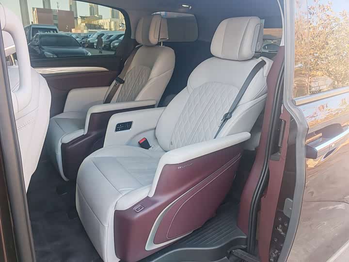 Фото 11 - Buick GL8 ES