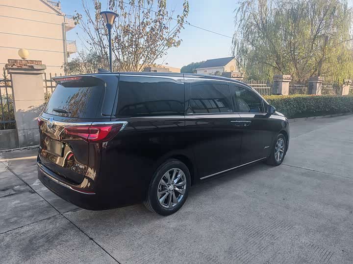 Фото 9 - Buick GL8 ES