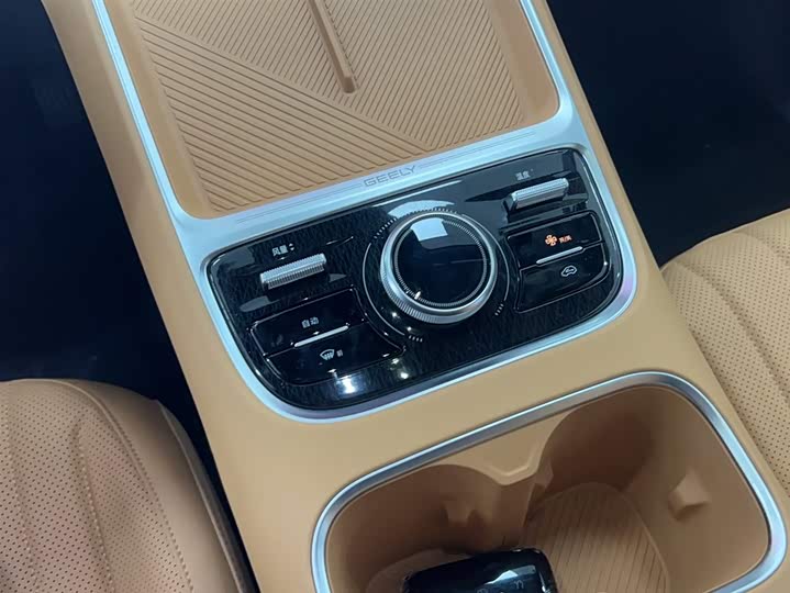 Фото 11 - Geely Galaxy Starship 7