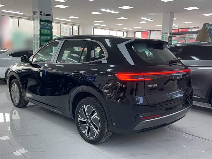 Фото 12 - Geely Galaxy Starship 7