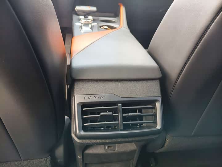 Фото 13 - Changan UNI-V