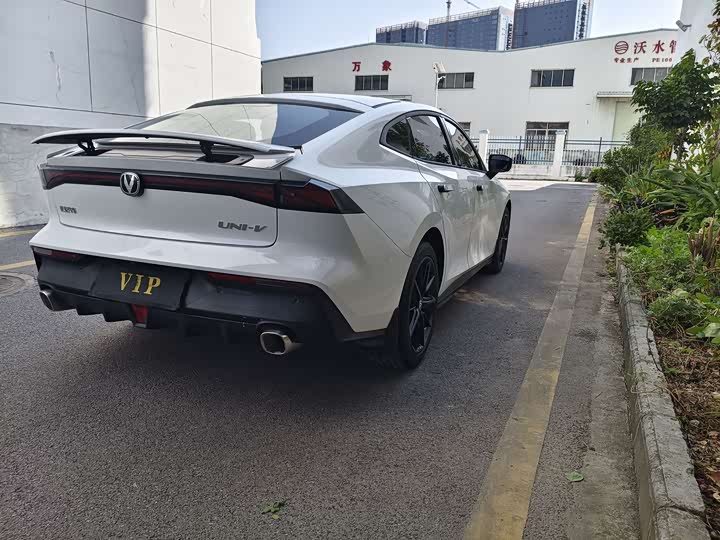 Фото 15 - Changan UNI-V