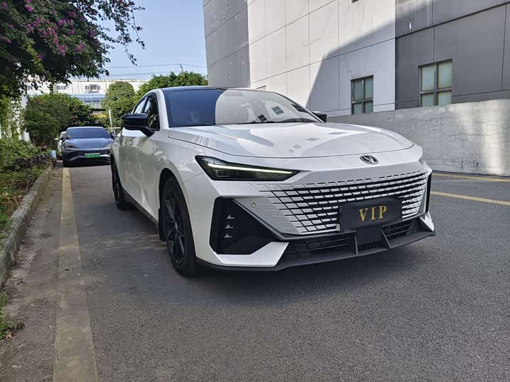 Фото 3 - Changan UNI-V