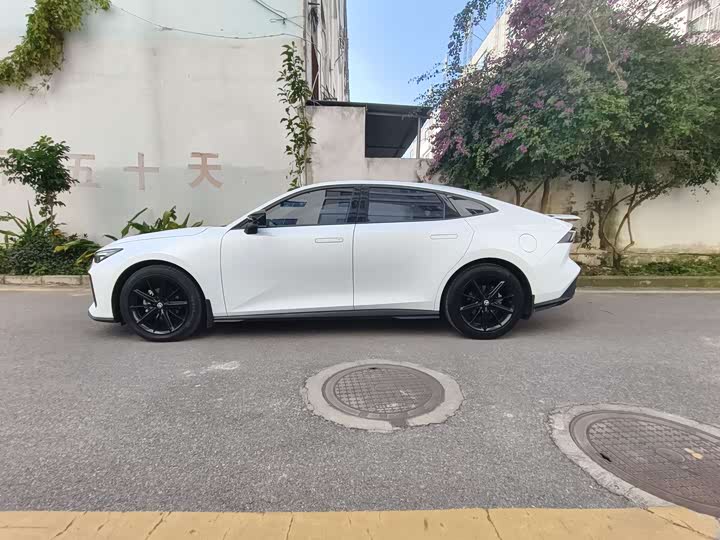 Фото 4 - Changan UNI-V