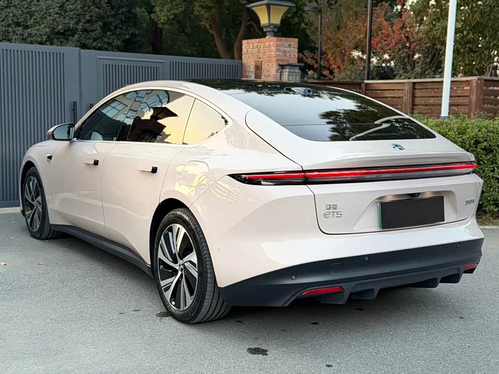 Фото 15 - Nio ET5