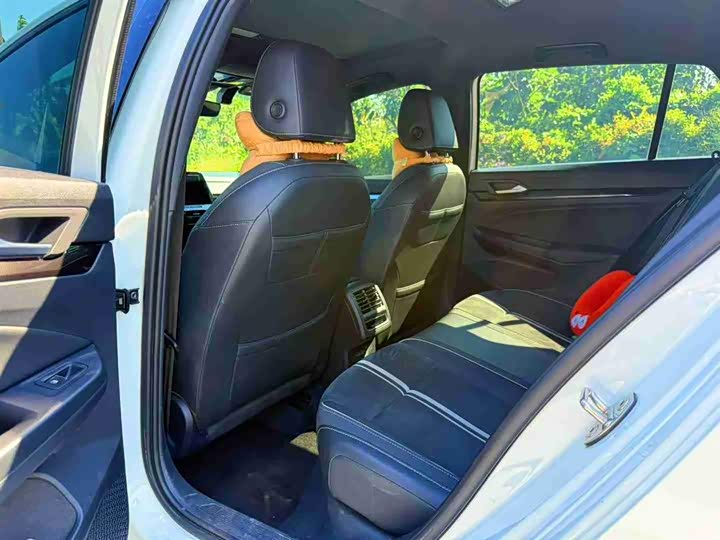 Фото 5 - Volkswagen Golf