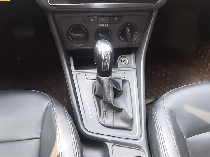 Фото 14 - Volkswagen Lavida