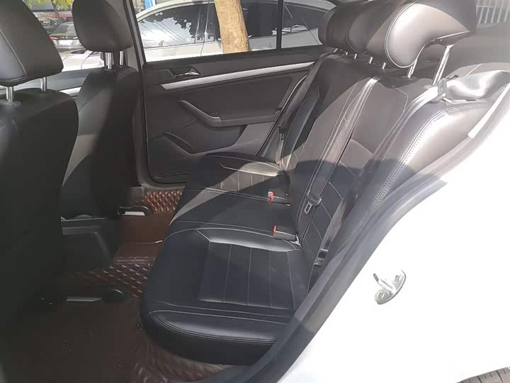 Фото 17 - Volkswagen Lavida