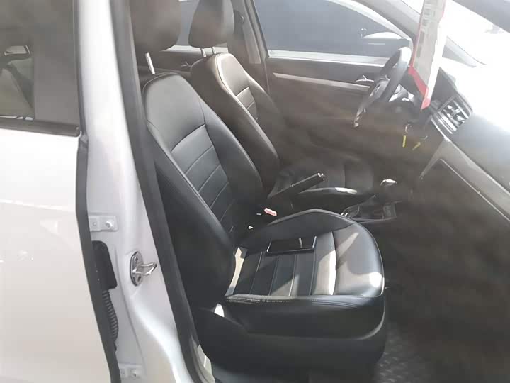 Фото 25 - Volkswagen Lavida