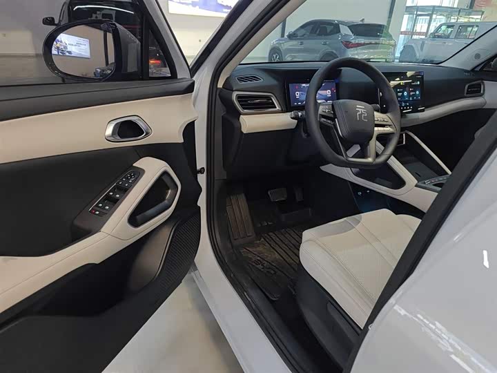 Фото 16 - BYD Yuan Up