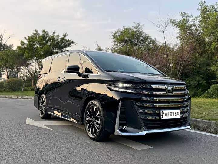 Фото 1 - Toyota Vellfire