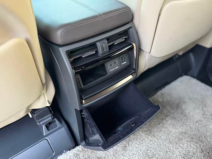 Фото 14 - Toyota Vellfire