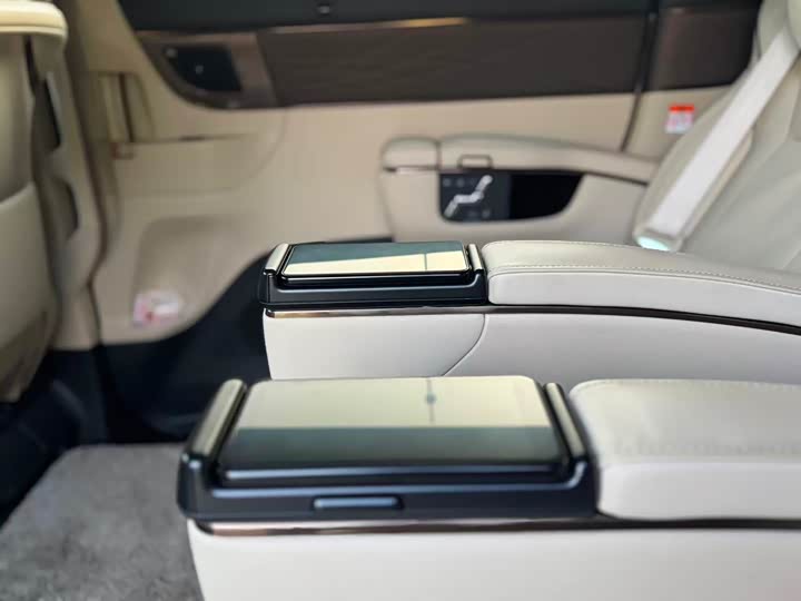 Фото 16 - Toyota Vellfire