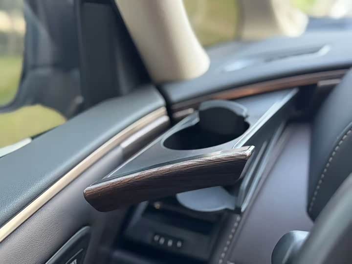 Фото 17 - Toyota Vellfire