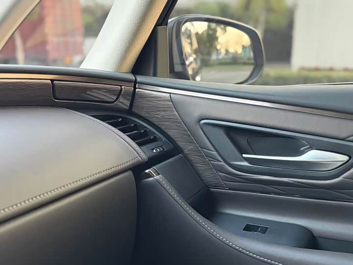 Фото 18 - Toyota Vellfire