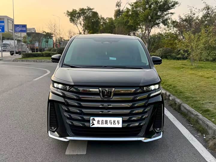 Фото 2 - Toyota Vellfire