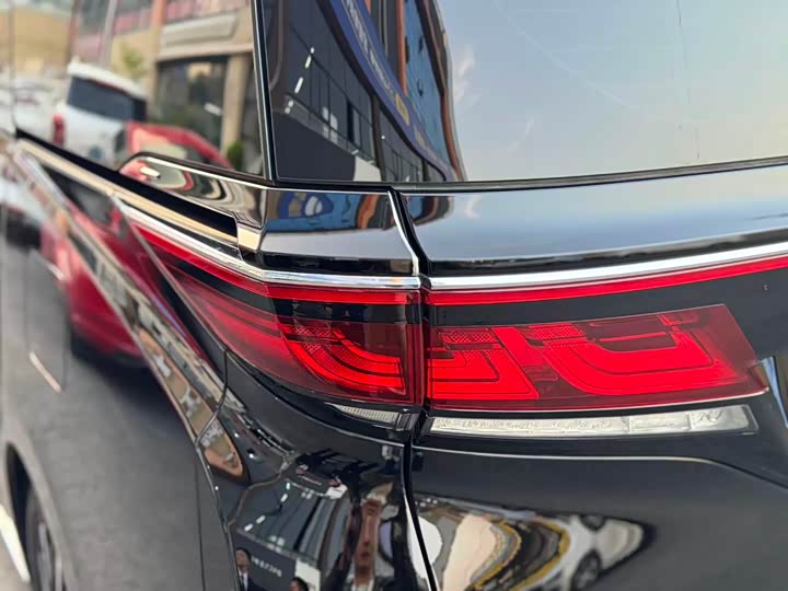 Фото 23 - Toyota Vellfire