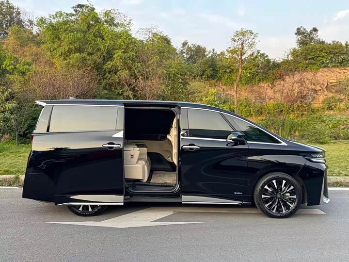 Фото 3 - Toyota Vellfire