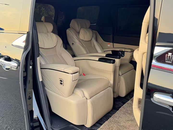 Фото 6 - Toyota Vellfire