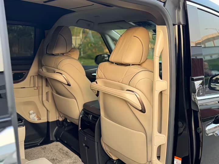 Фото 8 - Toyota Vellfire