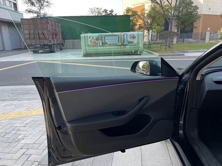 Фото 10 - Tesla Model 3