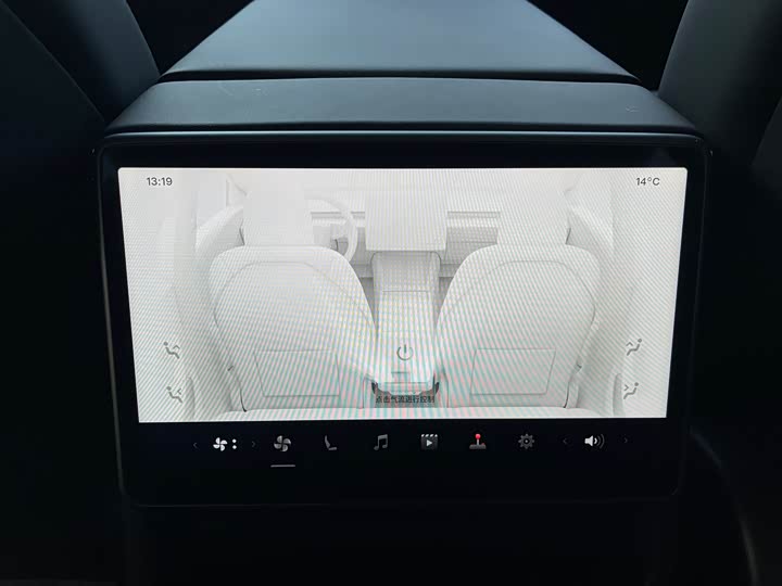 Фото 14 - Tesla Model 3