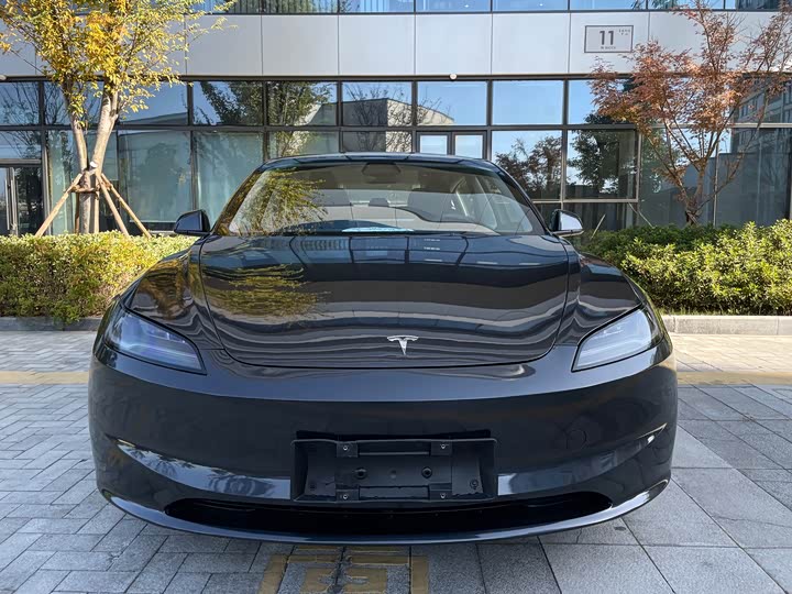 Фото 3 - Tesla Model 3