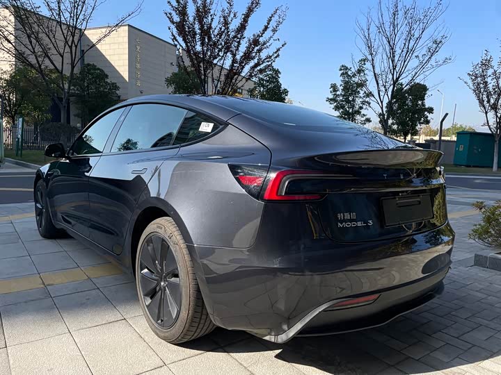 Фото 5 - Tesla Model 3