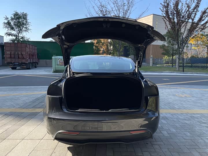 Фото 7 - Tesla Model 3