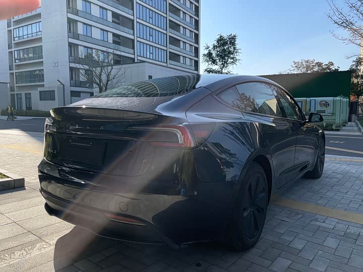 Фото 8 - Tesla Model 3