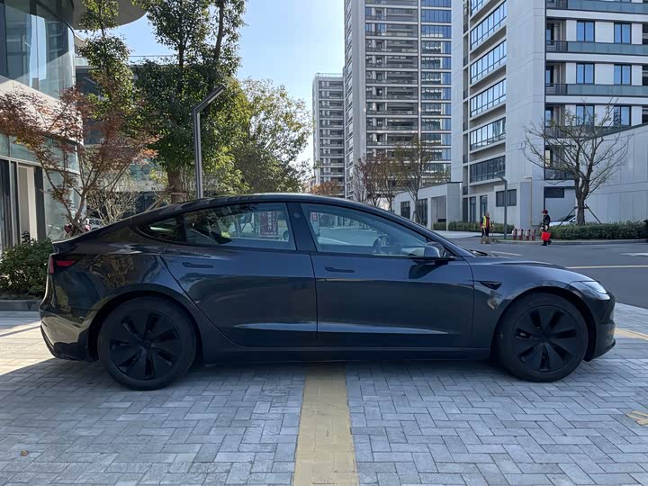 Фото 9 - Tesla Model 3