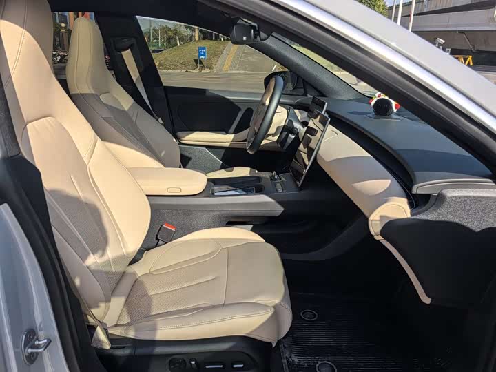 Фото 10 - Nio ET5T