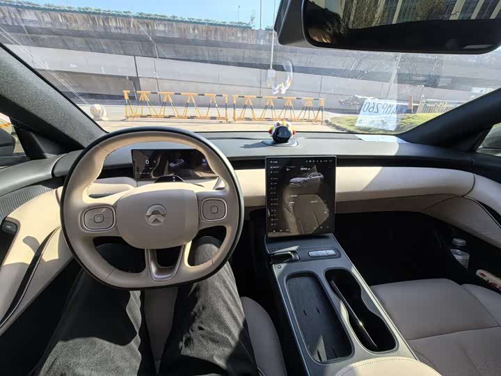 Фото 11 - Nio ET5T