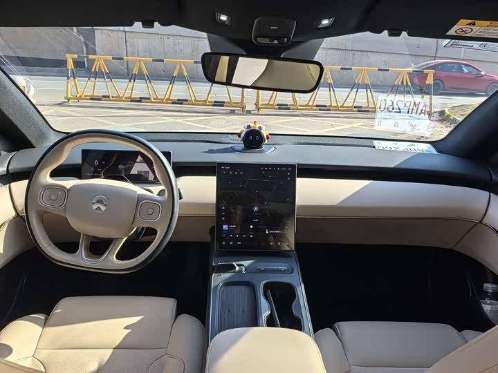 Фото 2 - Nio ET5T