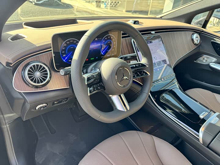 Фото 10 - Mercedes-Benz EQE