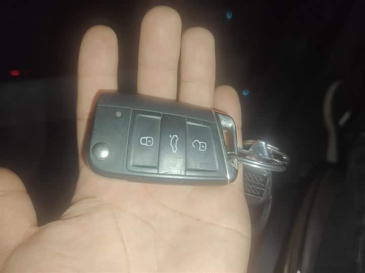 Фото 12 - Volkswagen Tharu