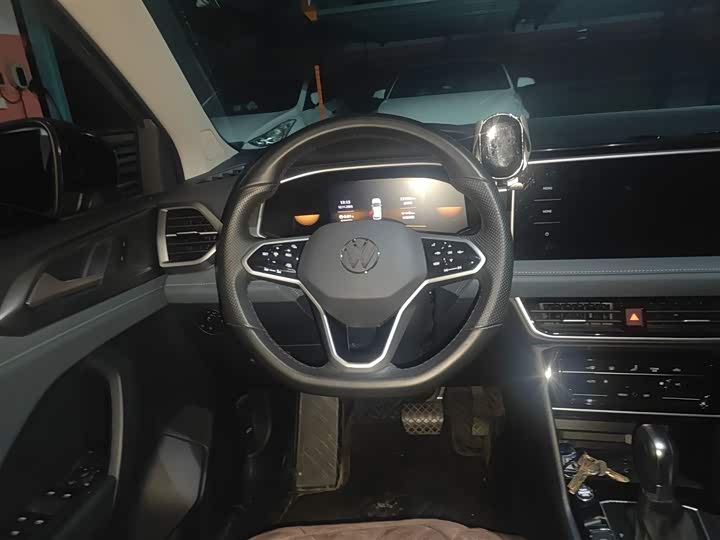 Фото 3 - Volkswagen Tharu