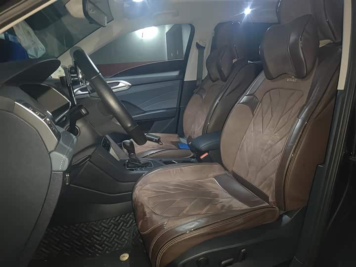 Фото 8 - Volkswagen Tharu