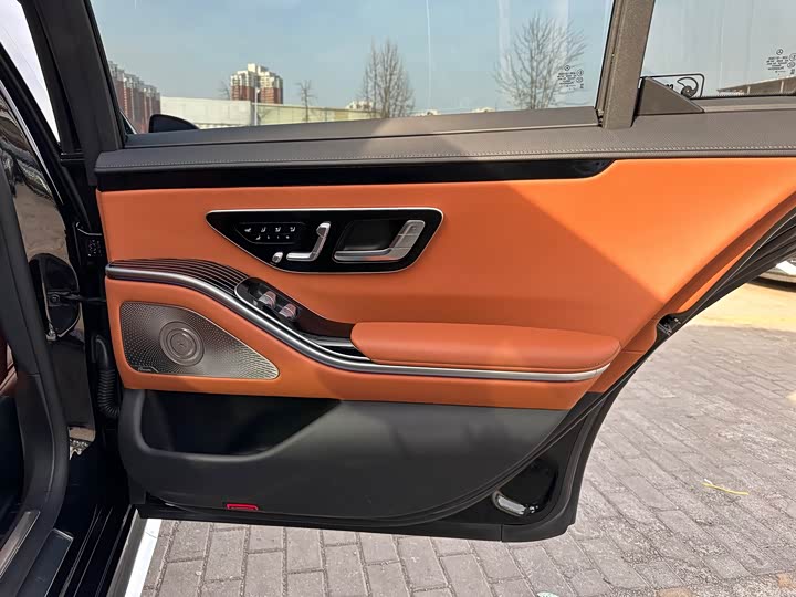 Фото 21 - Mercedes-Benz S-Class