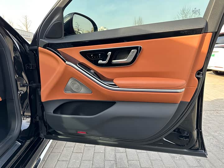 Фото 23 - Mercedes-Benz S-Class