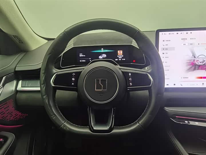 Фото 11 - Zeekr 001