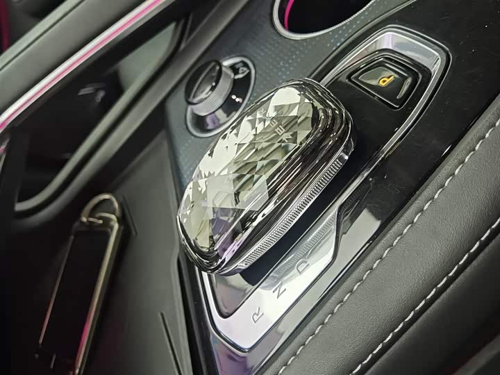 Фото 13 - Zeekr 001